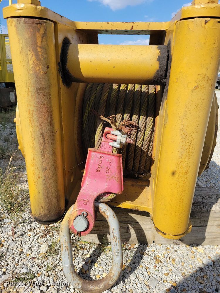 image for item DZ6727 Caterpillar D6R winch