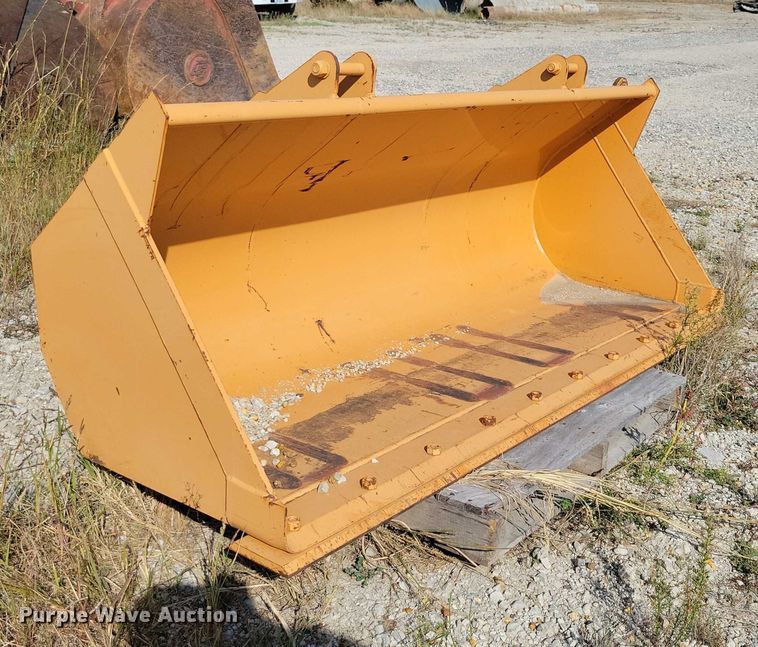 image for item DZ6728 (2) backhoe buckets