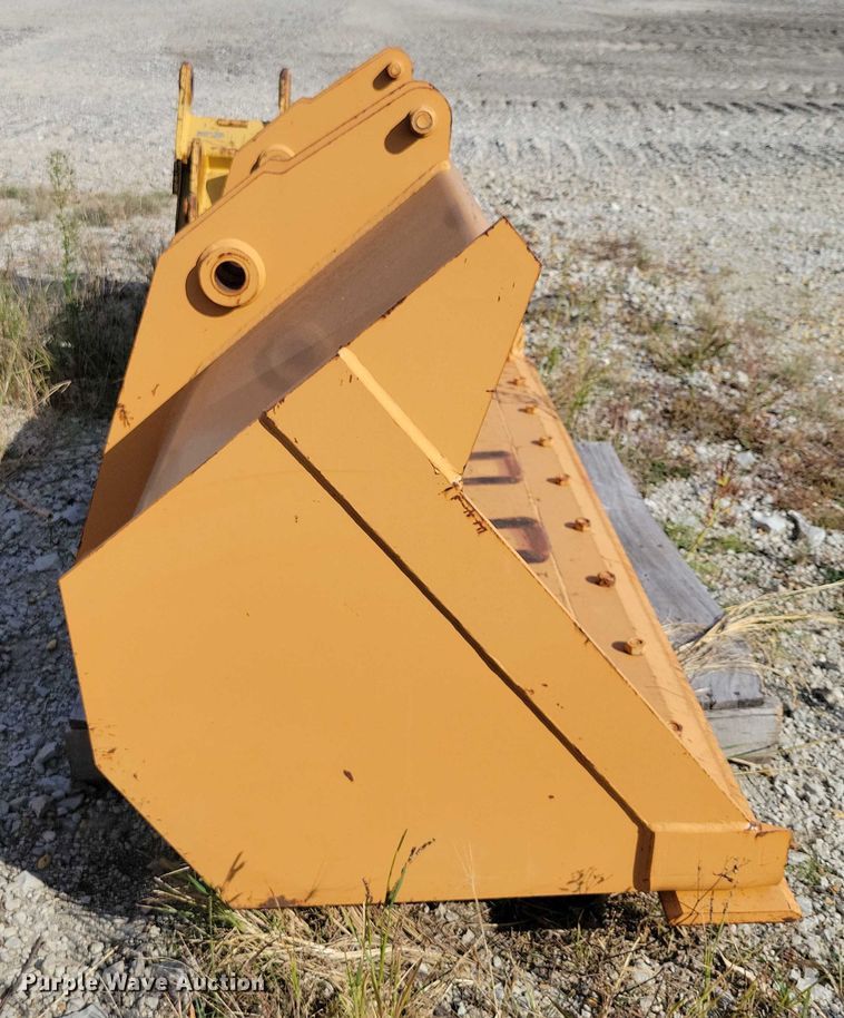 image for item DZ6728 (2) backhoe buckets