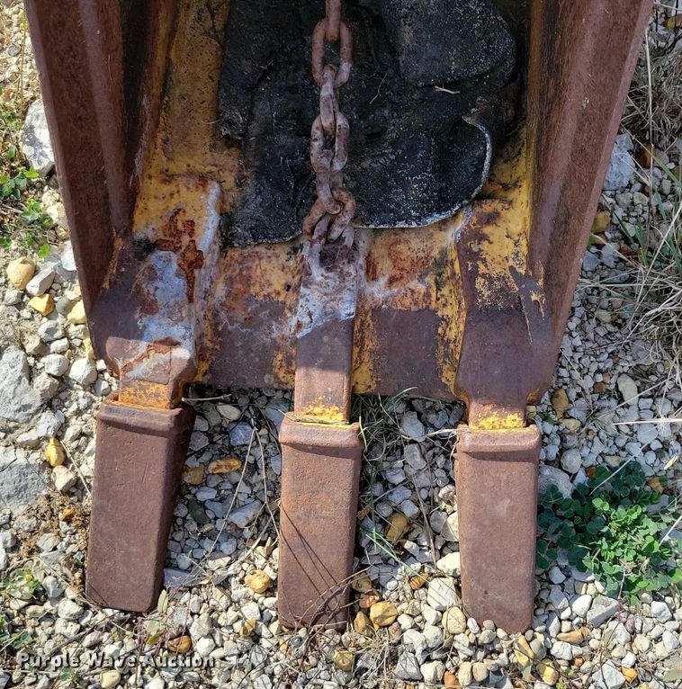 image for item DZ6728 (2) backhoe buckets