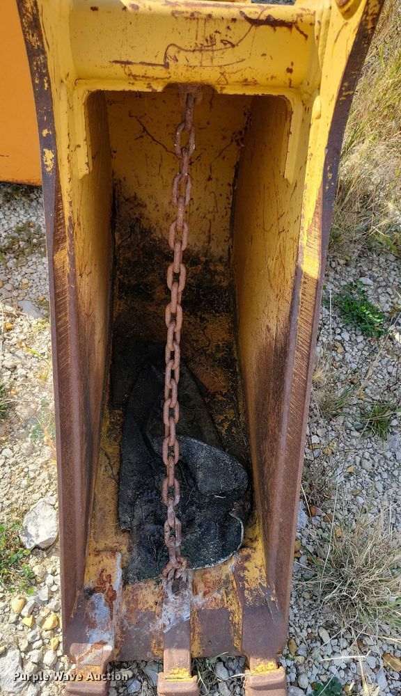 image for item DZ6728 (2) backhoe buckets