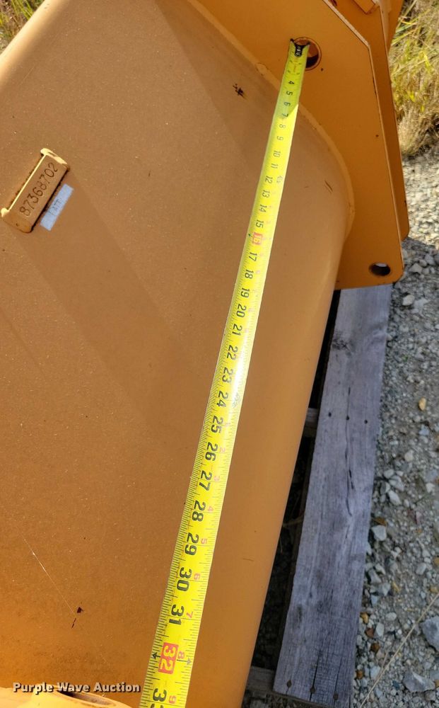 image for item DZ6728 (2) backhoe buckets