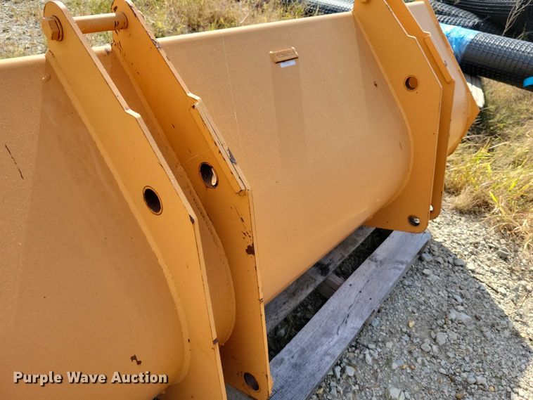 image for item DZ6728 (2) backhoe buckets