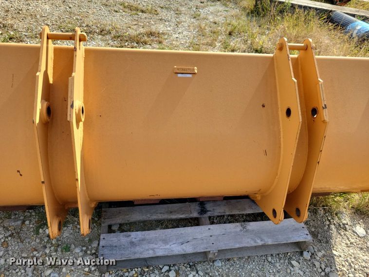 image for item DZ6728 (2) backhoe buckets
