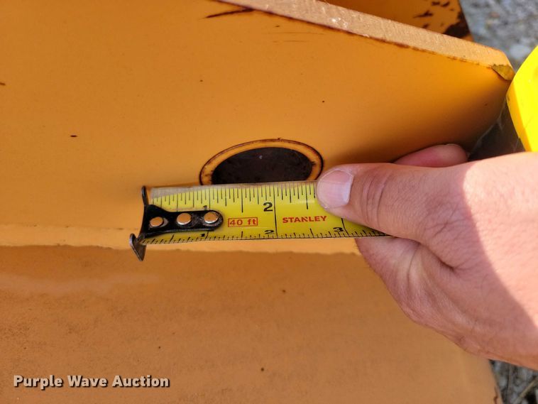 image for item DZ6728 (2) backhoe buckets