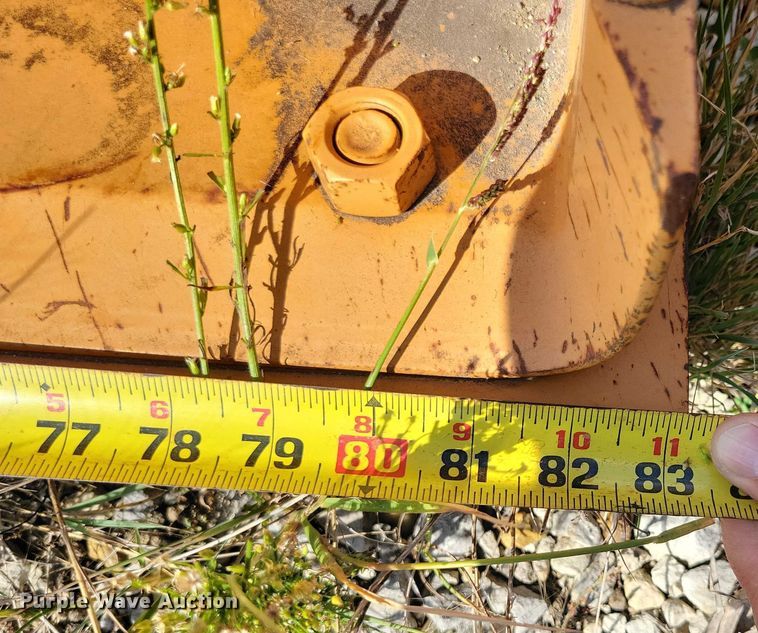 image for item DZ6728 (2) backhoe buckets