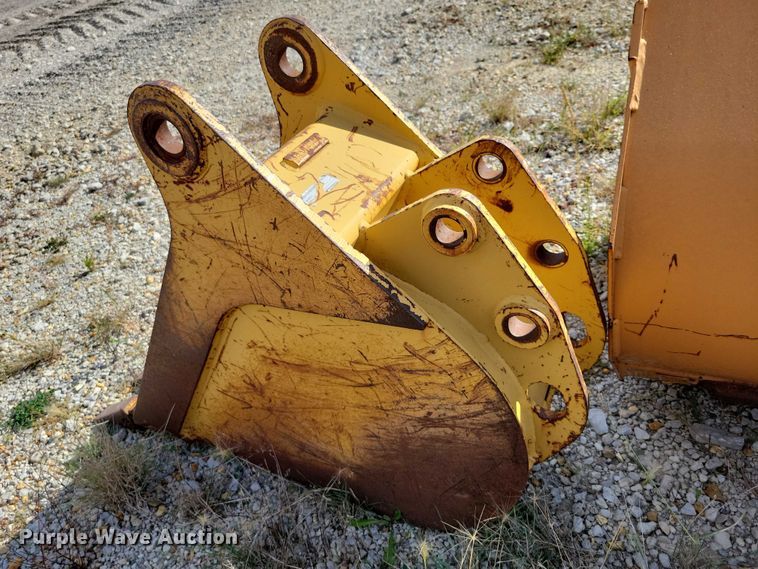 image for item DZ6728 (2) backhoe buckets
