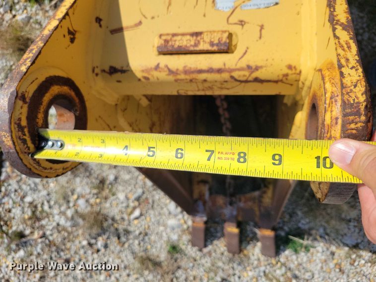 image for item DZ6728 (2) backhoe buckets