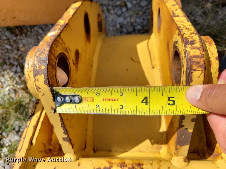 image for item DZ6728 (2) backhoe buckets