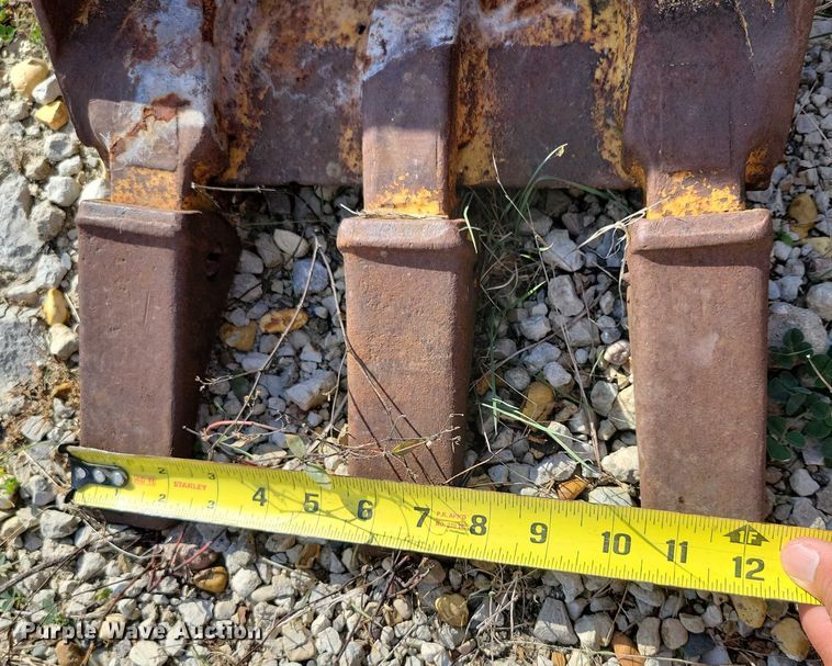 image for item DZ6728 (2) backhoe buckets