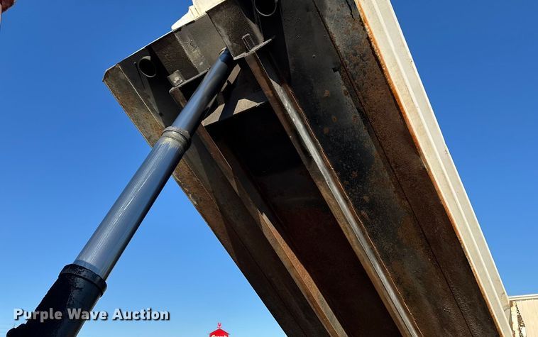 image for item EA1890 2004 Sterling Truck L9500 Series dump truck