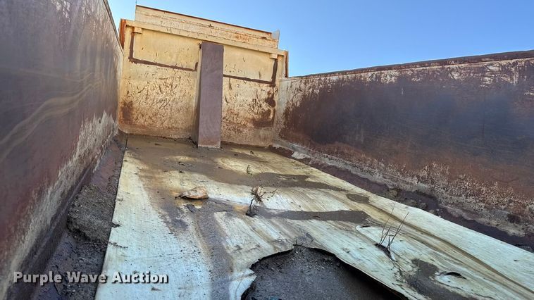 image for item EA1890 2004 Sterling Truck L9500 Series dump truck