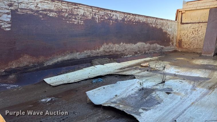 image for item EA1890 2004 Sterling Truck L9500 Series dump truck