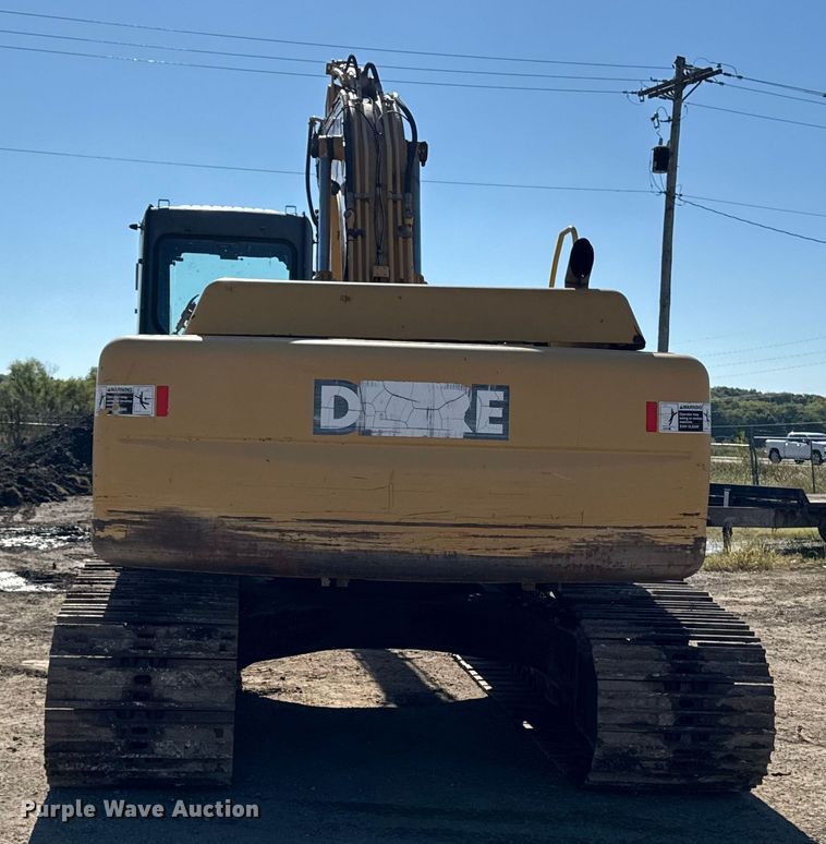 image for item EA1891 2005 John Deere 200C LC excavator