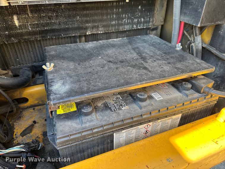 image for item EA1891 2005 John Deere 200C LC excavator