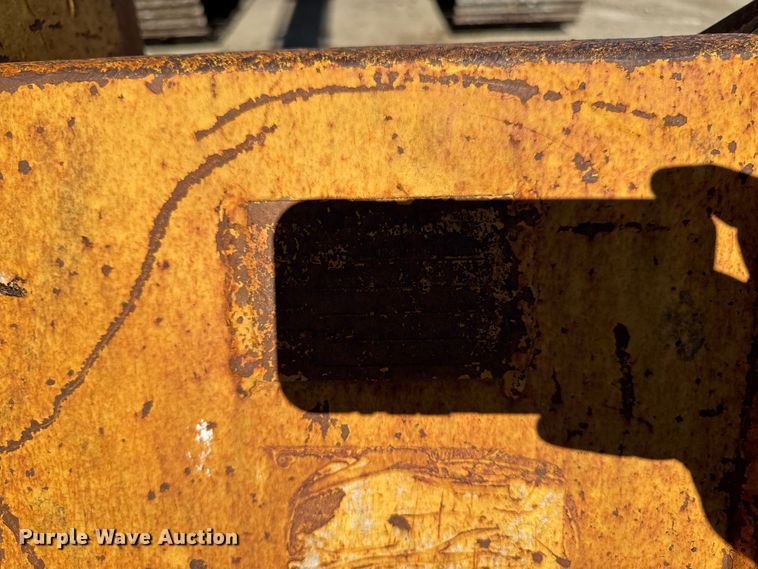 image for item EA1891 2005 John Deere 200C LC excavator