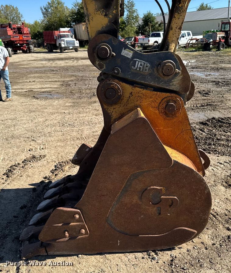 image for item EA1891 2005 John Deere 200C LC excavator