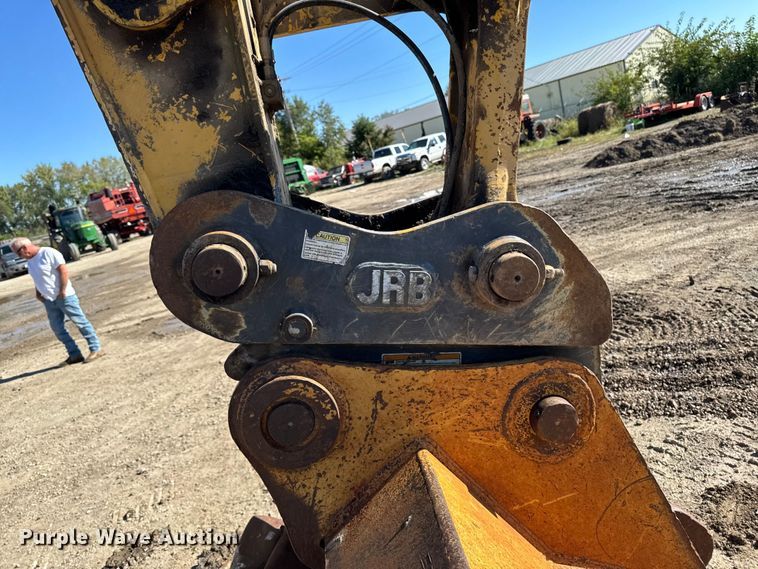 image for item EA1891 2005 John Deere 200C LC excavator