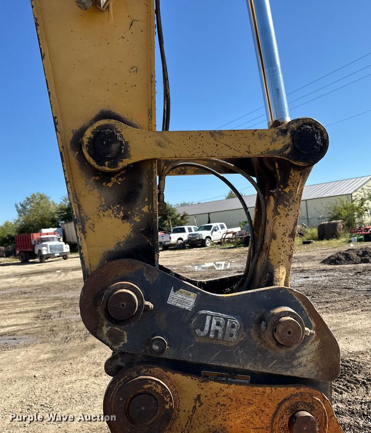 image for item EA1891 2005 John Deere 200C LC excavator