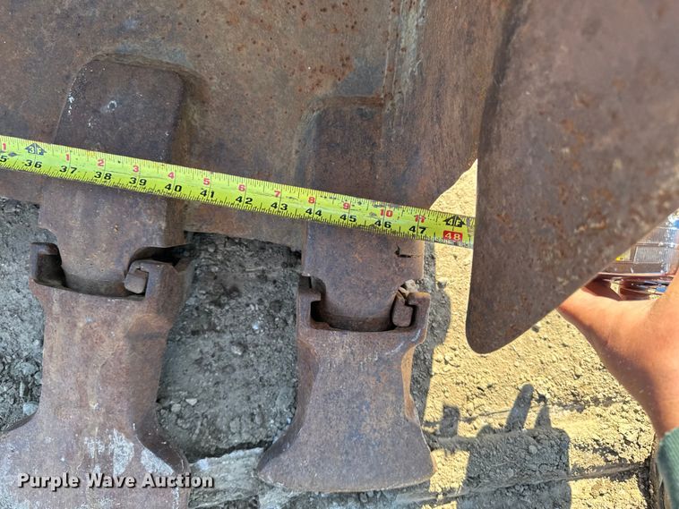 image for item EA1891 2005 John Deere 200C LC excavator