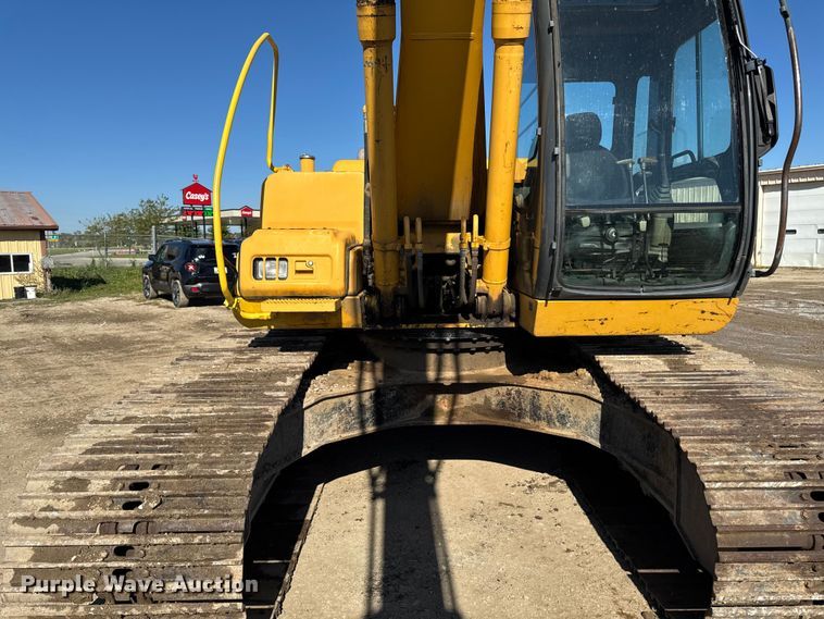 image for item EA1891 2005 John Deere 200C LC excavator