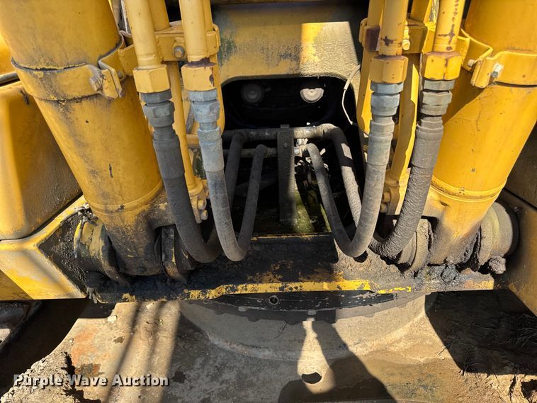 image for item EA1891 2005 John Deere 200C LC excavator