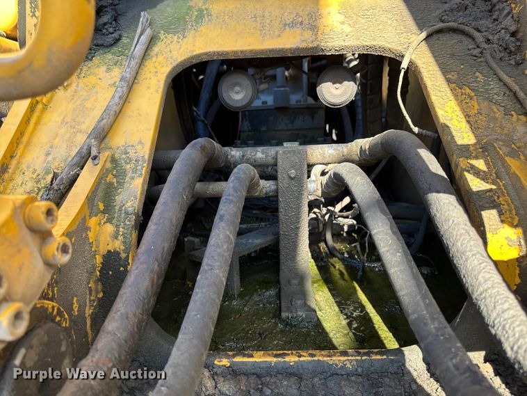 image for item EA1891 2005 John Deere 200C LC excavator