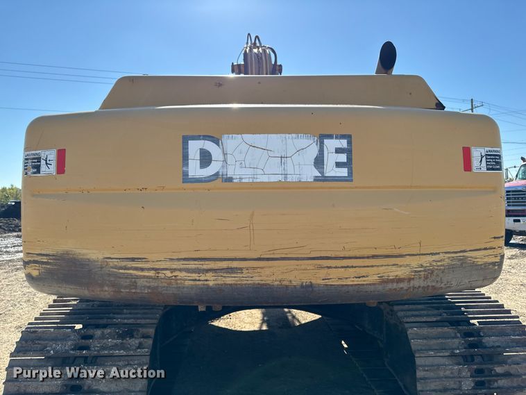 image for item EA1891 2005 John Deere 200C LC excavator