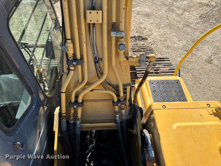 image for item EA1891 2005 John Deere 200C LC excavator