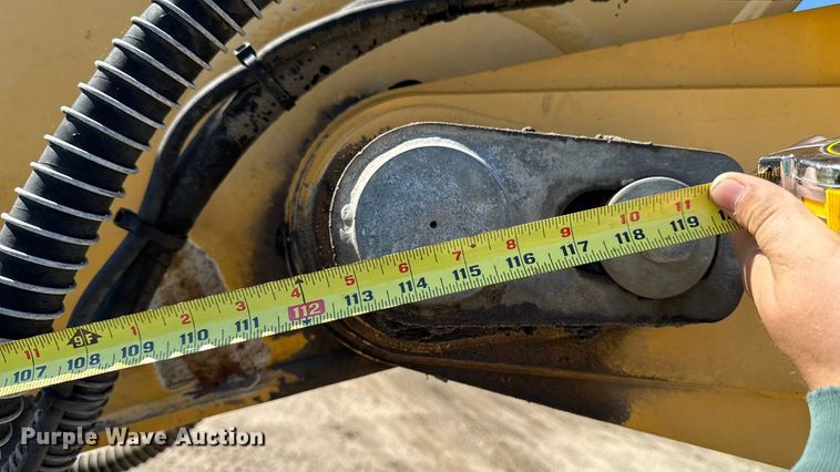 image for item EA1891 2005 John Deere 200C LC excavator