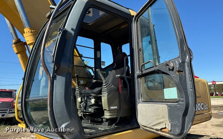 image for item EA1891 2005 John Deere 200C LC excavator