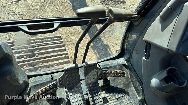 image for item EA1891 2005 John Deere 200C LC excavator