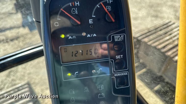 image for item EA1891 2005 John Deere 200C LC excavator