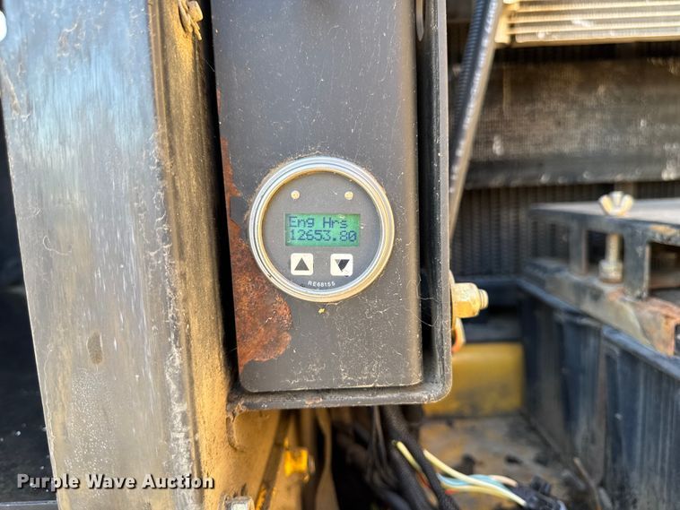 image for item EA1891 2005 John Deere 200C LC excavator