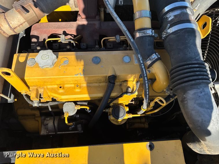 image for item EA1891 2005 John Deere 200C LC excavator