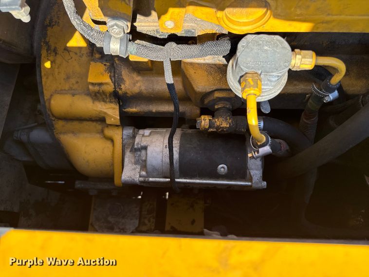 image for item EA1891 2005 John Deere 200C LC excavator