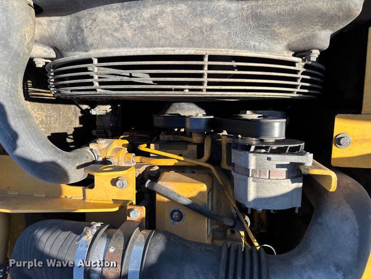 image for item EA1891 2005 John Deere 200C LC excavator