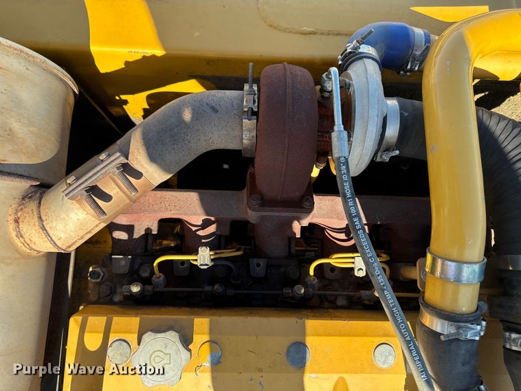 image for item EA1891 2005 John Deere 200C LC excavator