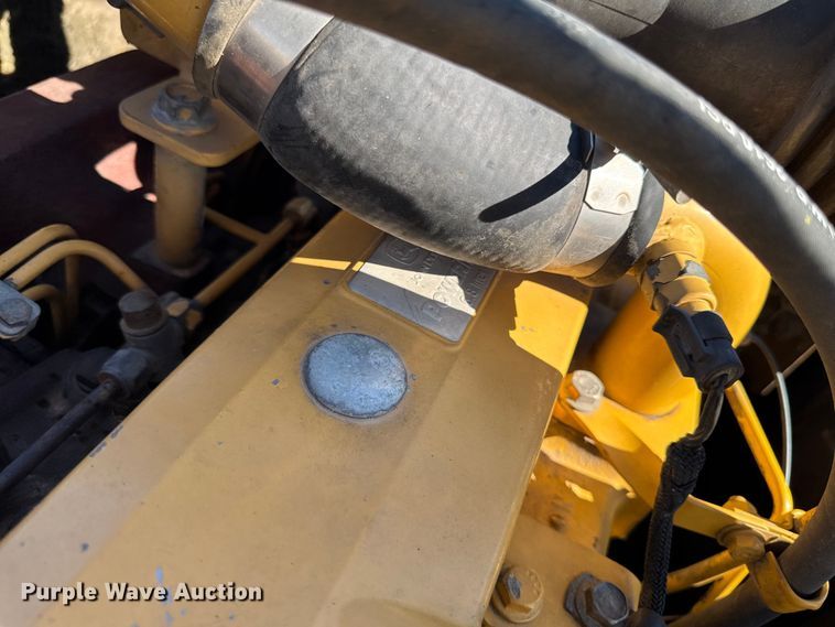 image for item EA1891 2005 John Deere 200C LC excavator