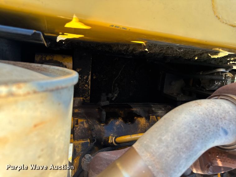 image for item EA1891 2005 John Deere 200C LC excavator