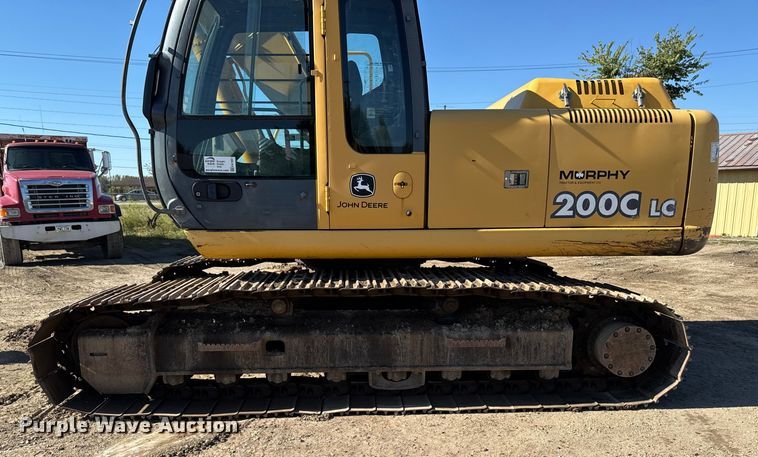 image for item EA1891 2005 John Deere 200C LC excavator