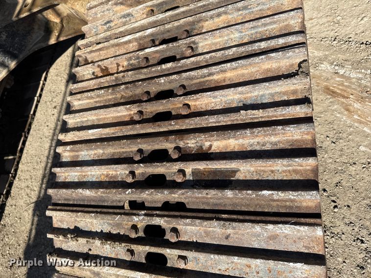 image for item EA1891 2005 John Deere 200C LC excavator