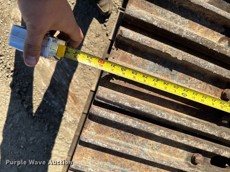 image for item EA1891 2005 John Deere 200C LC excavator