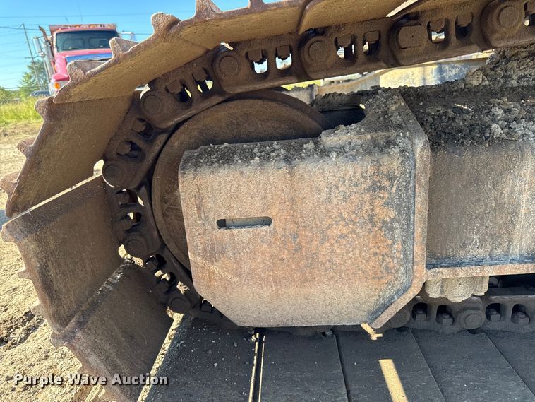 image for item EA1891 2005 John Deere 200C LC excavator