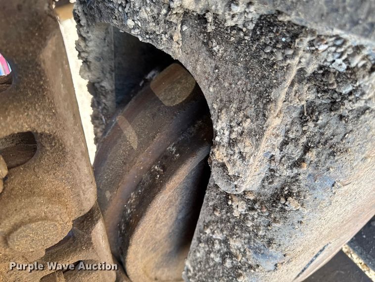 image for item EA1891 2005 John Deere 200C LC excavator