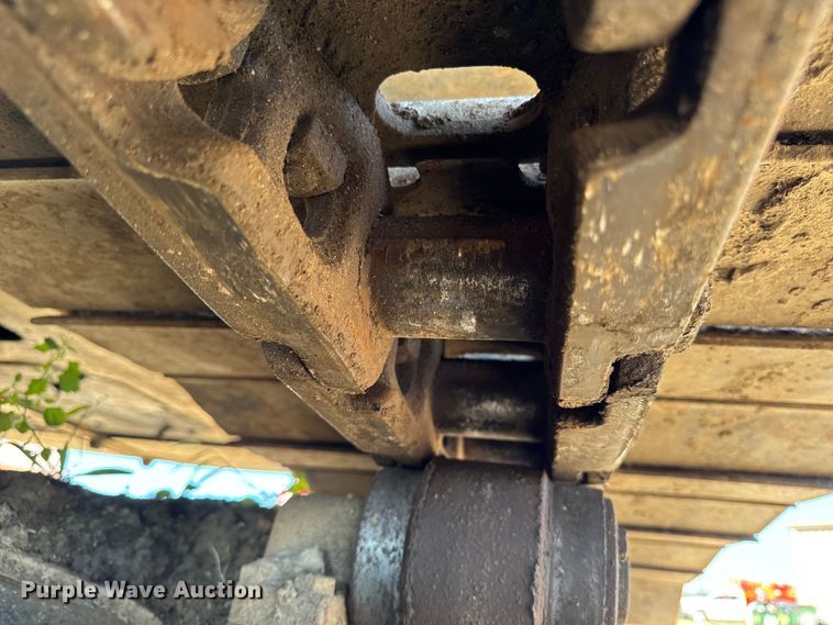 image for item EA1891 2005 John Deere 200C LC excavator