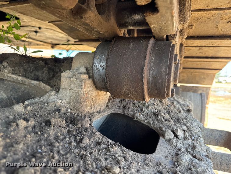 image for item EA1891 2005 John Deere 200C LC excavator