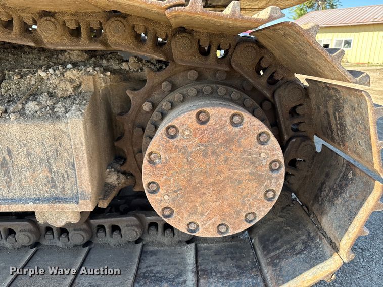 image for item EA1891 2005 John Deere 200C LC excavator