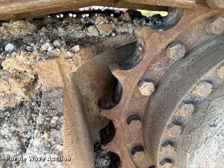 image for item EA1891 2005 John Deere 200C LC excavator