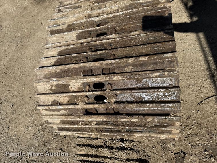 image for item EA1891 2005 John Deere 200C LC excavator